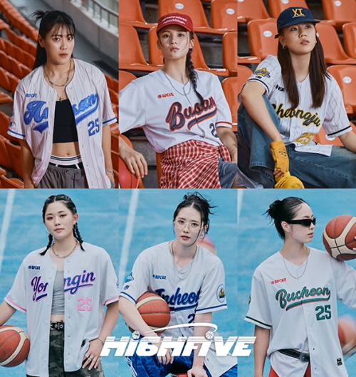 [대표 이미지] 축구, 야구 유니폼 입은 농구선수들, WKBL 새 시즌 ‘하이파이브’로 출발
