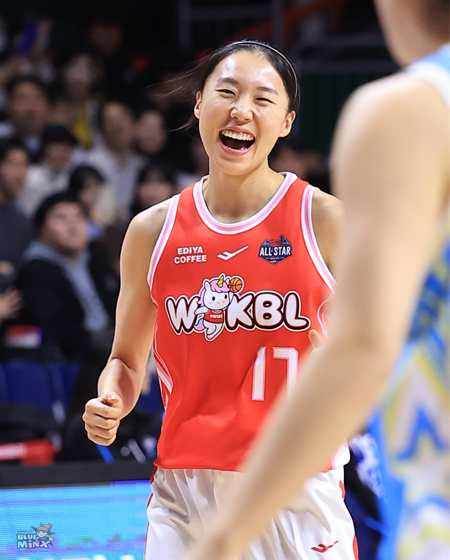 하나도 맞지 않지만.. 사.. 그런 사이